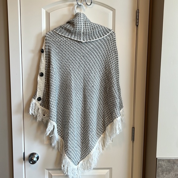 NWT International INC Company knit poncho - Picture 3 of 5